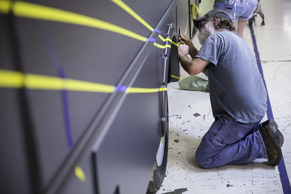 정교한 페인트 라인을 만듭니다.